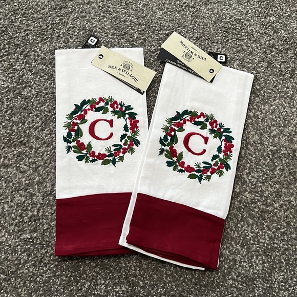 ❗️FINAL❗️ 🆕 BEE & WILLOW Monogram Embroidered Wreath Tea Towel Set *CHOOSE* - Picture 2 of 5